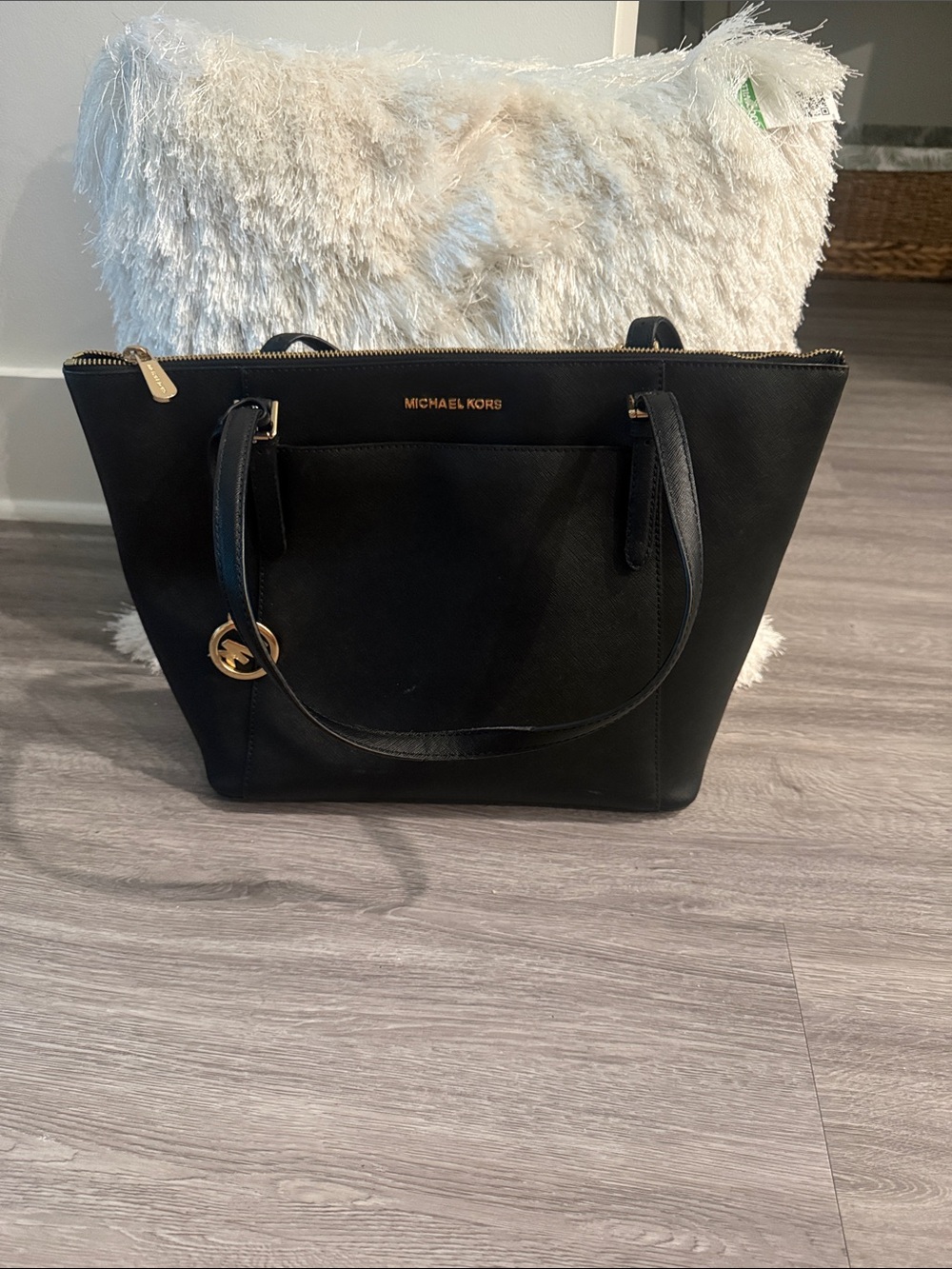 Michael Kors Black Saffiano Tote and Wallet with gold hardware - Picture 2 of 6